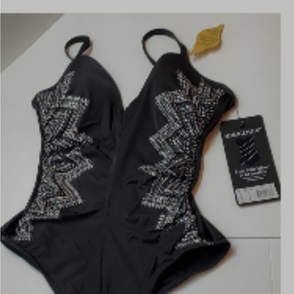 Miracle suit Temptress One Piece in Petal Pusher does not come with tags.